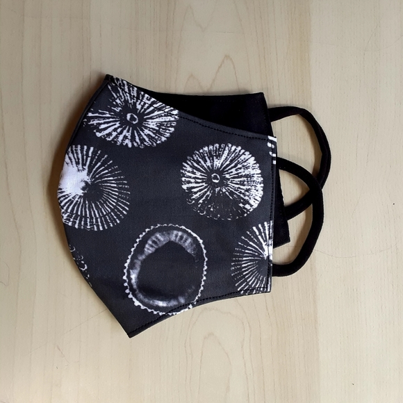 2Pk Reversible Face Mask - Picture 2 of 3
